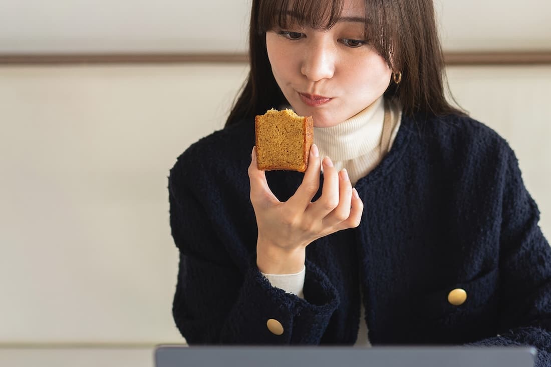 BASE Pound Cake を手軽に楽しむ様子